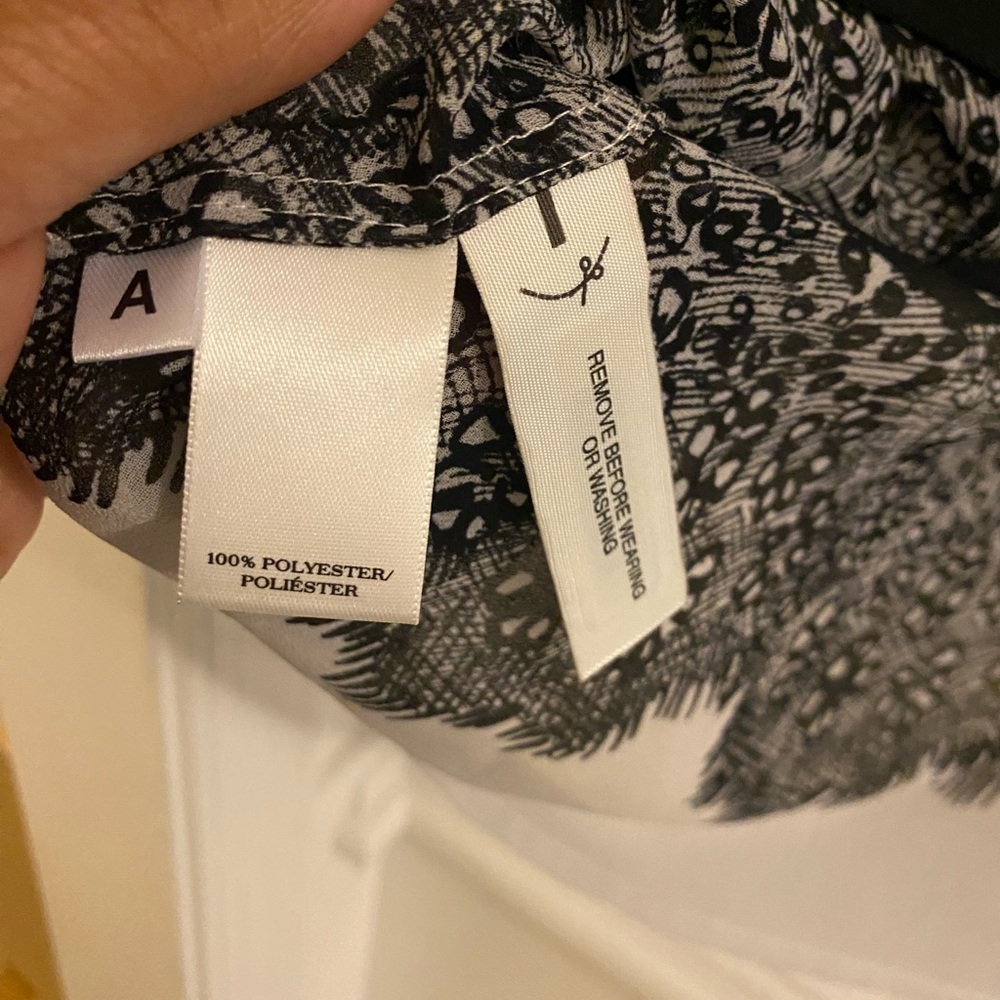 Ann Taylor Black and White Abstract Lace-Print Blouse - Picture 3 of 5